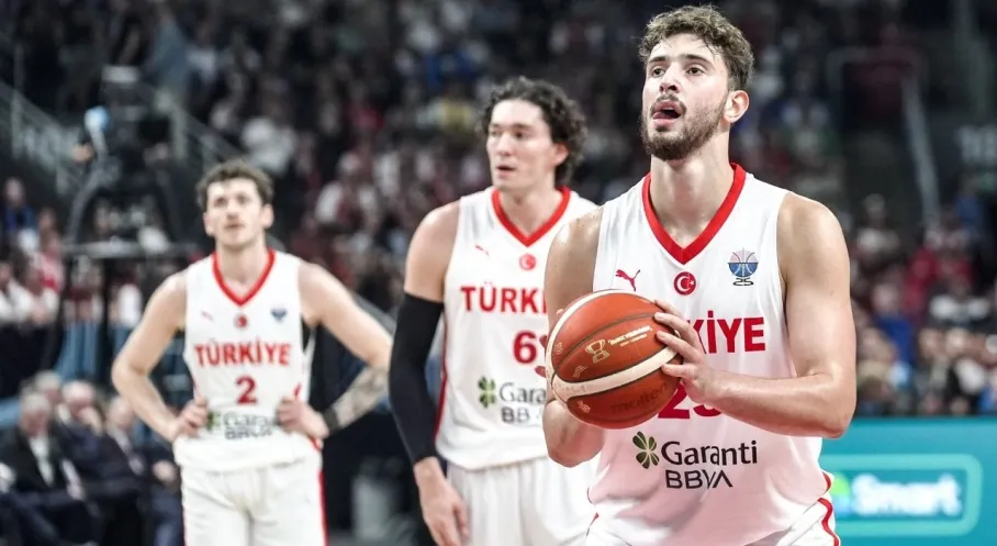 12 Dev Adam Avrupa'da Gümüş Madalya Kazandı! Milli Takımımız Tarih Yazdı