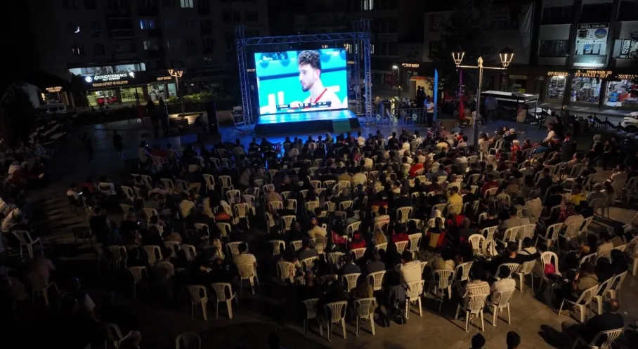 12 Dev Adam Gümüş Madalyayla Döndü! Balıkesir'de Final Coşkusu!