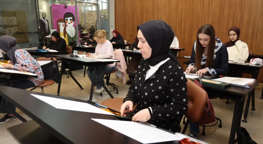 18'lik Melisa Kocaeli'den İtalya'ya Uçtu: Moda Akademisi Sayesinde NABA Bursu Kazandı!