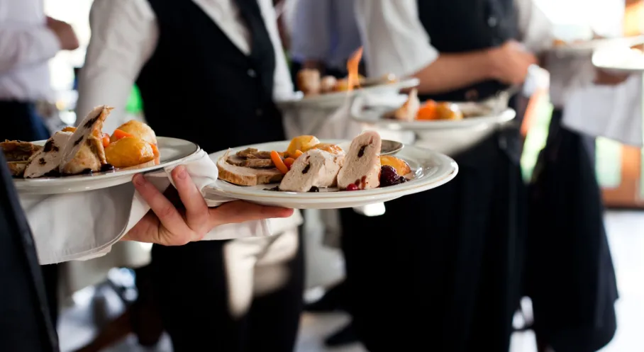 2,98 Trilyon Euro'luk Dev Sektör: Küresel Yemek Hizmetleri Pazarı Büyürken Türkiye Nereye Gidiyor?