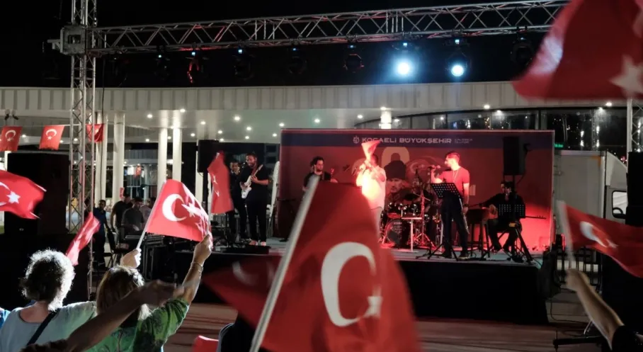 30 Ağustos Zafer Coşkusu Kocaeli'de 'Kahramanların İzinde' Konseriyle Taçlandı!