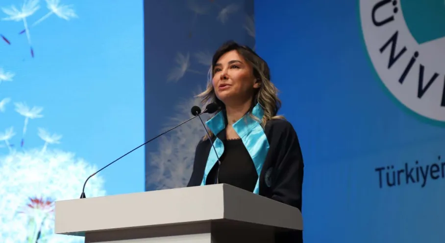 46 Yaşında Okul Birincisi Oldu, Ayakta Alkışlandı