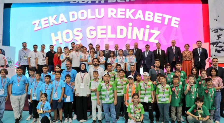 7. Akıl ve Zeka Oyunları Türkiye Finali Kars'ta Nefesleri Kesti!