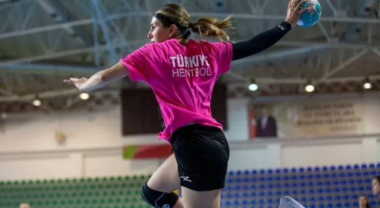 A Milli Kadın Hentbol Takımı Karadağ Maçı Öncesi Hazırlıklarını Tamamladı
