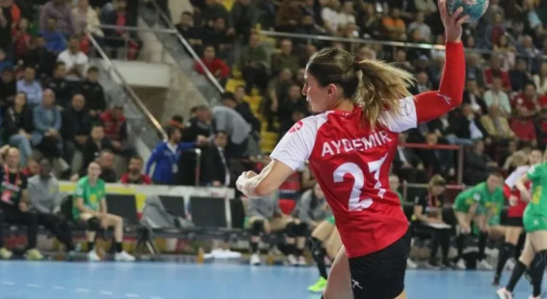 A Milli Kadınlar Hentbol Takımı Karadağ'dan Dar Zaferle Döndü