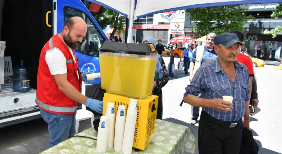 ABB'den Ankara'da Kavurucu Yaz Sıcaklarına Limonata Serinliği!