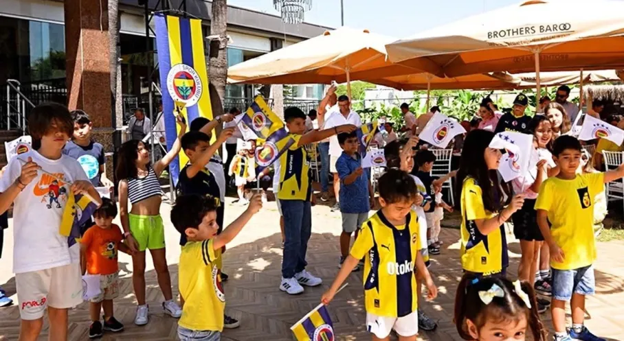Adana Fenerbahçeliler Derneği'nden Coşkulu Kahvaltı! İrfan Can'ın Ailesi de Oradaydı!
