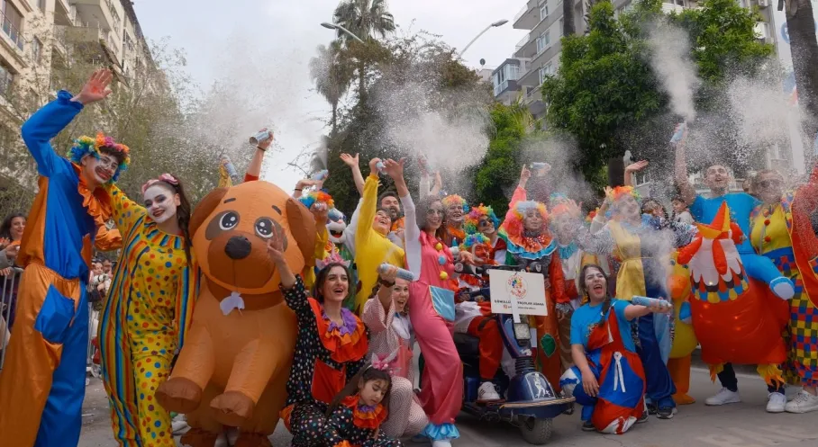 Adana Portakal Çiçeği Karnavalı Rekor Kırdı: Şehir Ekonomisi Coşkuyla Canlandı!