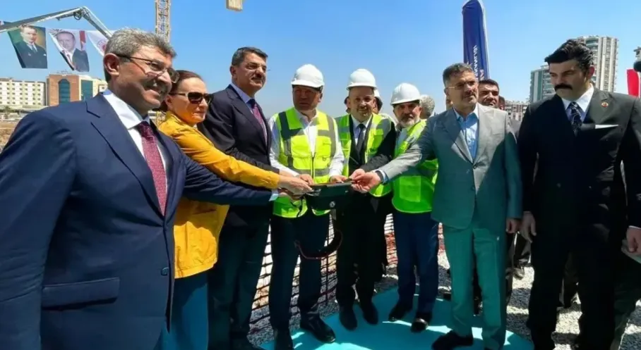 Adana'da Adalet Güçleniyor: Yeni Adli Tıp Binasının Temeli Atıldı!