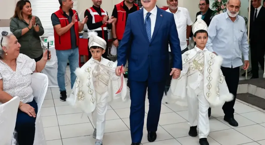 Adana'da Coşkulu Sünnet Şöleni: Minik Kahramanlar İçin Unutulmaz Bir Gün!