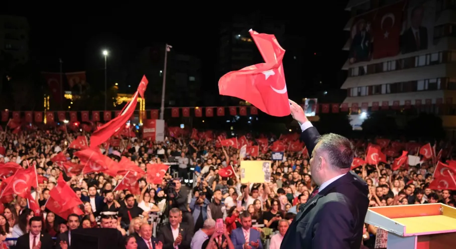 Adana'da Cumhuriyet Coşkusu: On Binler 102. Yıl Dönümünü Kutladı!