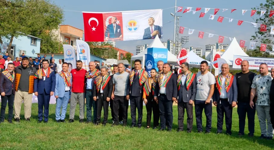 Adana'da Güreş Coşkusu! 9. İsmet Atlı Karakucak Güreşleri Başladı