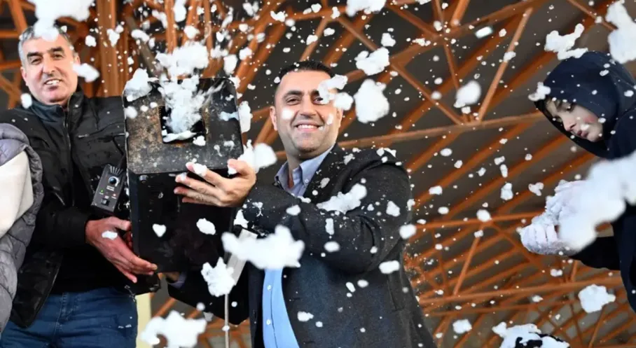 Adana'da Kış Mucizesi! Çukurova Belediye Başkanı Kozay Toroslardan Kar Getirtti, Çocuklar Coştu