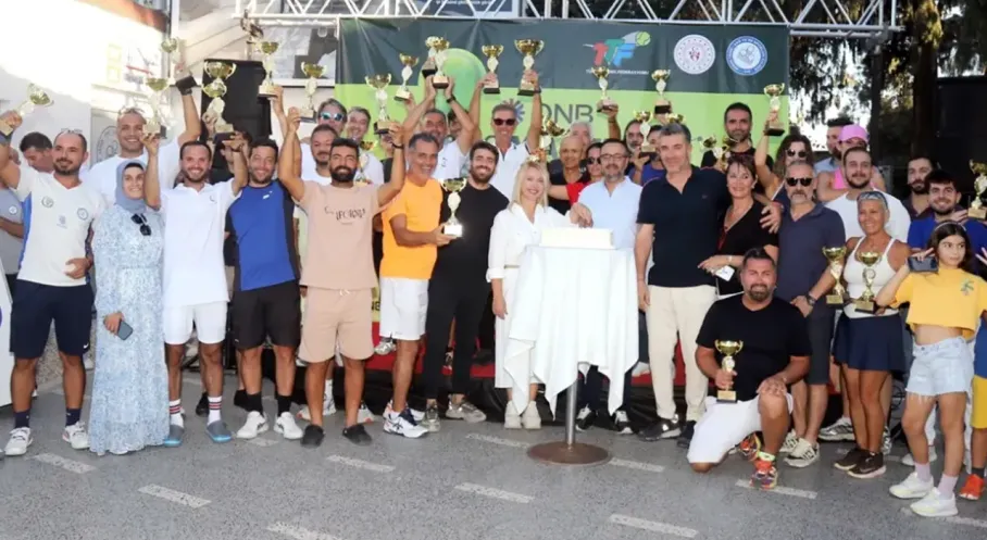 Adana'da Tenis Şöleni: Master Tenisçiler Buluştu!