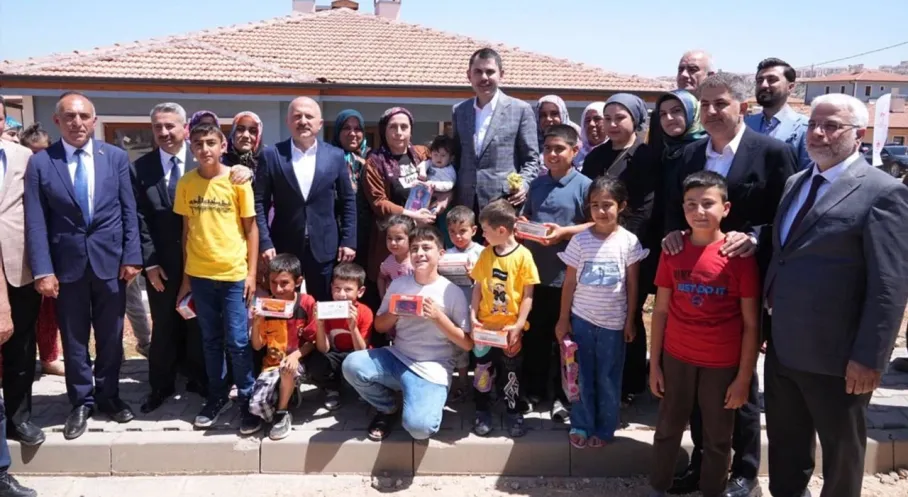 Adıyaman Zey Köyü Sakinlerinden Bakan Kurum'a Deprem Konutları Teşekkürü: 'Bebek Gibi Baktınız!'