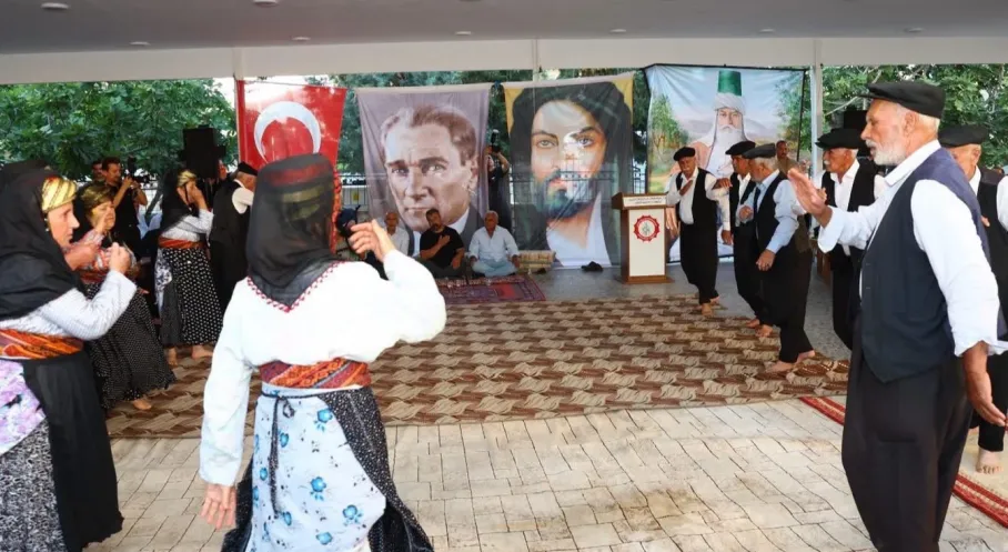 Adıyaman'da Tarihi Aşure Buluşması: Alevi-Sünni Kardeşliği Birlik Mesajlarıyla Pekişti!