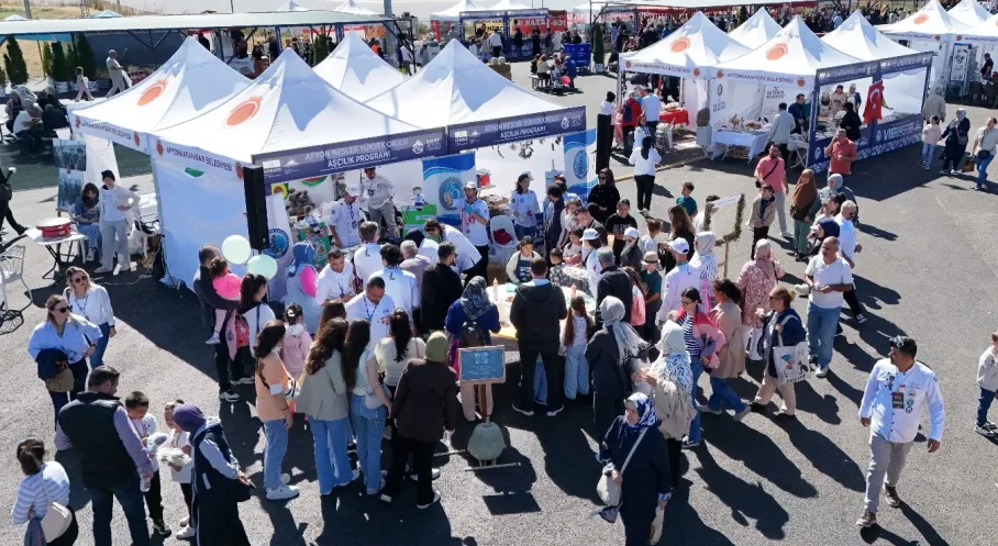 Afyon'da Lezzet Festivali Coşkusu: Ünlü Şefler ve Müzik Ziyafeti!
