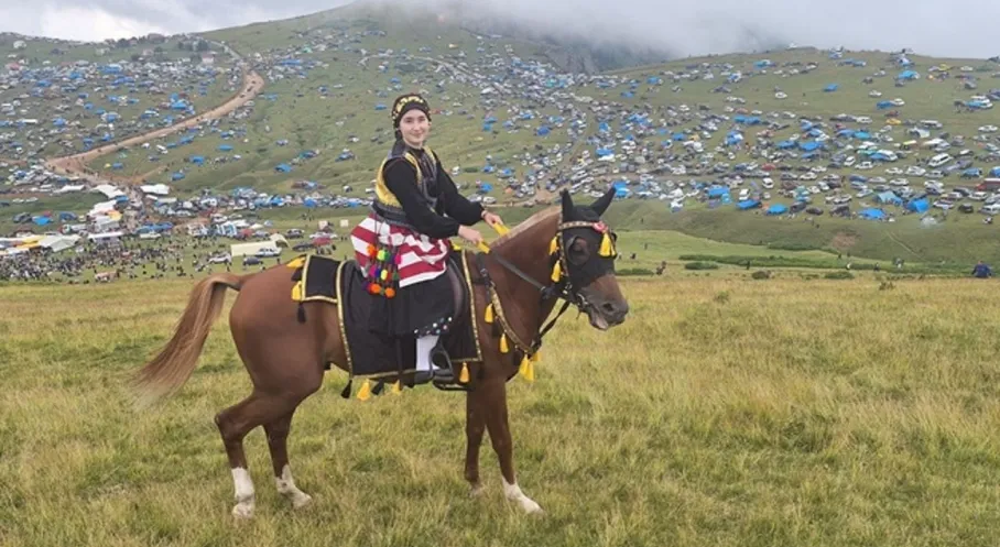 Ağasar'ın Atlı Kızı Berra, Sis Dağı'nda Gelenekleri Yaşattı!