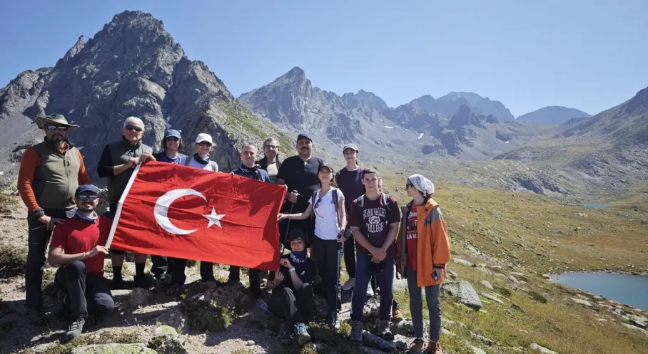 Ağrı Tedavisi Farkındalığı: Nörologlar Kaçkar'a Tırmandı!