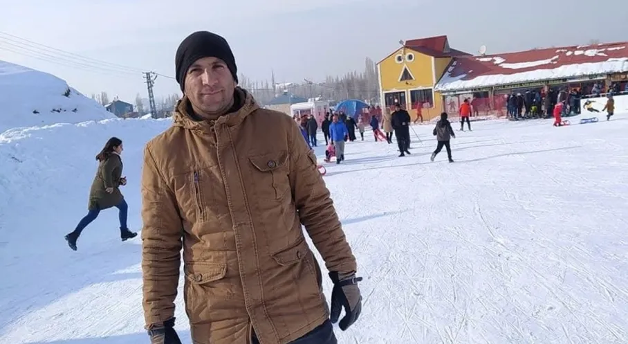 Ağrı'dan İzmir'e Acı Haber: İhsan Akboğa Trafik Kazasında Hayatını Kaybetti!