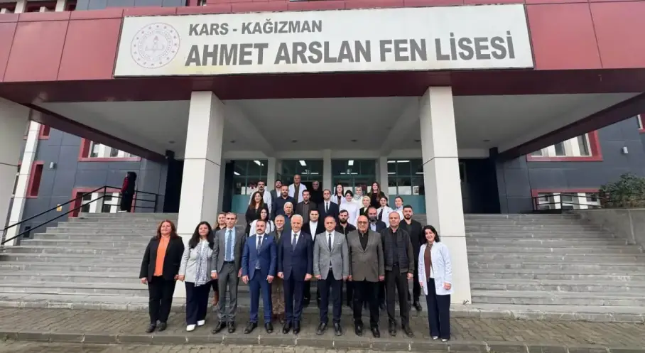 Ahmet Arslan, Kağızman’da kendi ismini taşıyan liseyi ziyaret etti
