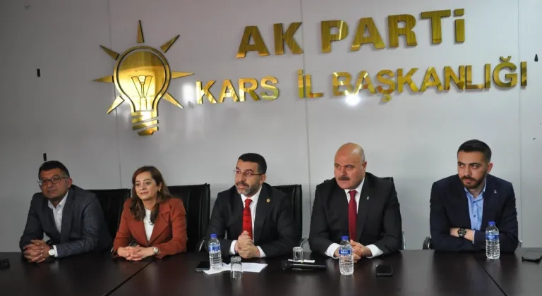 AK Parti Kars İl Başkanlığı'ndan Yoğun Katılımla Bayramlaşma Programı