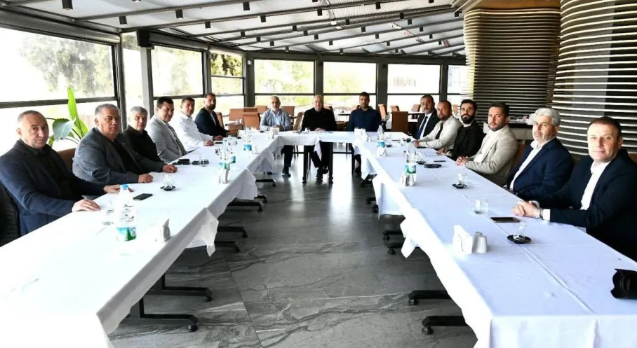 AK Partili Gider'den İlçe Başkanlarına Sert Uyarı: Görev Emanettir!