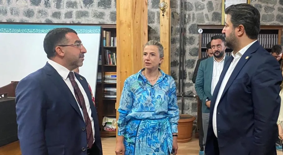 AK Parti'li Vekiller Kars'ta Halkla Buluştu! Bedesten Ziyareti Gündem Oldu