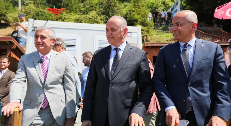 Akçakoca'da Deniz Sevinci! Ceneviz Kale Plajı'na Mavi Bayrak Coşkusu