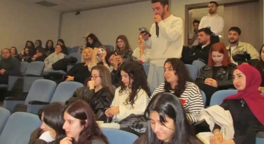 Akçakoca'da yerel yönetimler öğrencilerle ele alındı
