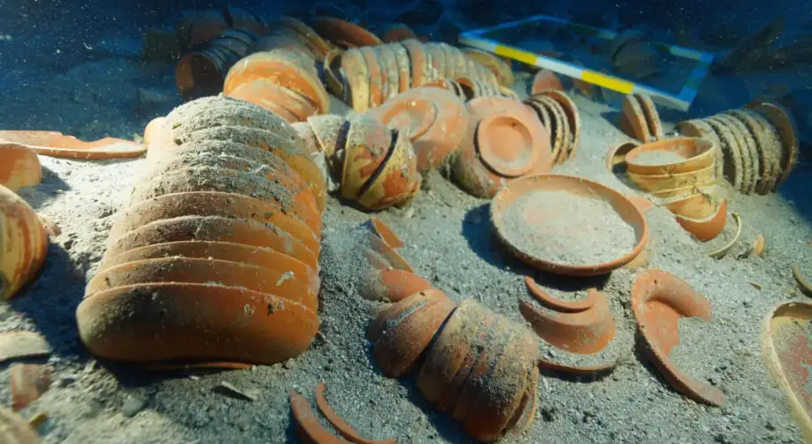 Akdeniz’den 2 bin 100 yıllık sofra takımı çıktı