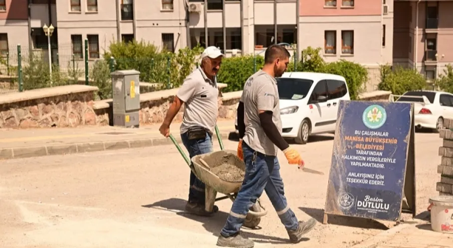 Akgedik’te Bozulan Yollar Yenileniyor