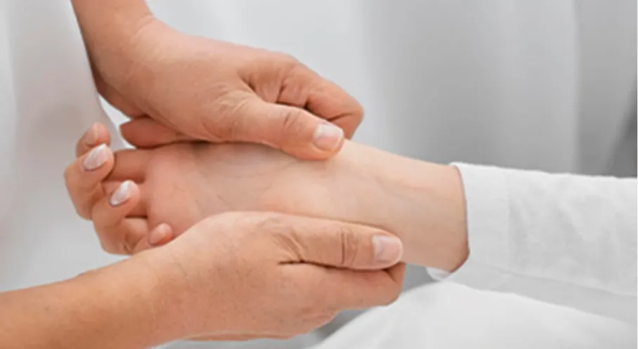 Akıllı Telefon ve Mouse Kullanımı El Bileklerinizi Nasıl Mahvediyor? Uzmandan Kritik Uyarılar!