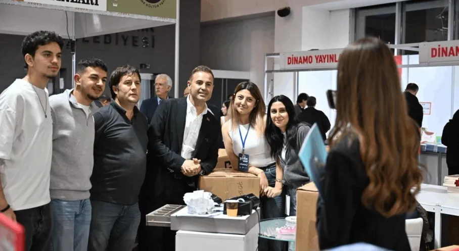 Balıkesir Kitap Fuarı Rekor Ziyaretçiyle Kapandı: Türkiye'ye Örnek Oldu!