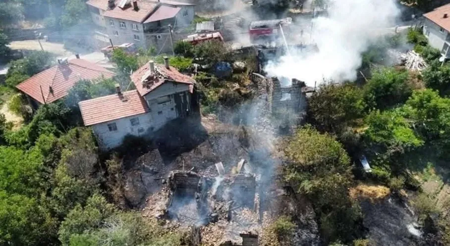 Akseki'de Korkunç Yangın! Evler Alevlere Teslim: Son Durum