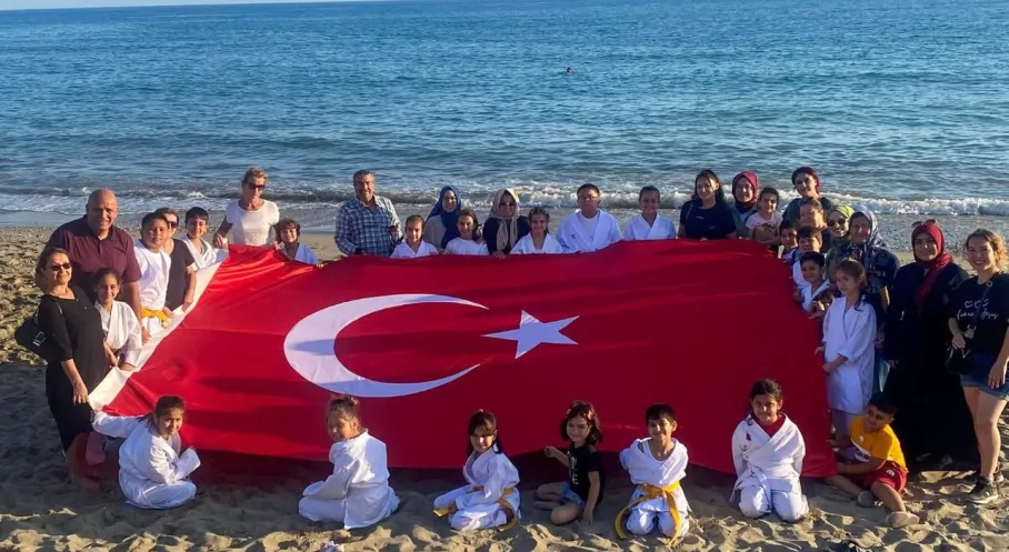 Alanya Sahili Karate Şöleniyle Coştu! Gençler Dövüş Sanatıyla Buluştu