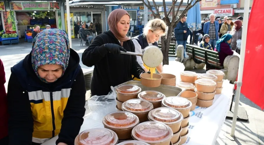 Altıeylül'de Büyükşehir İftar Sofrası: Birlik ve Dayanışma Ruhu Zirveye Çıktı!