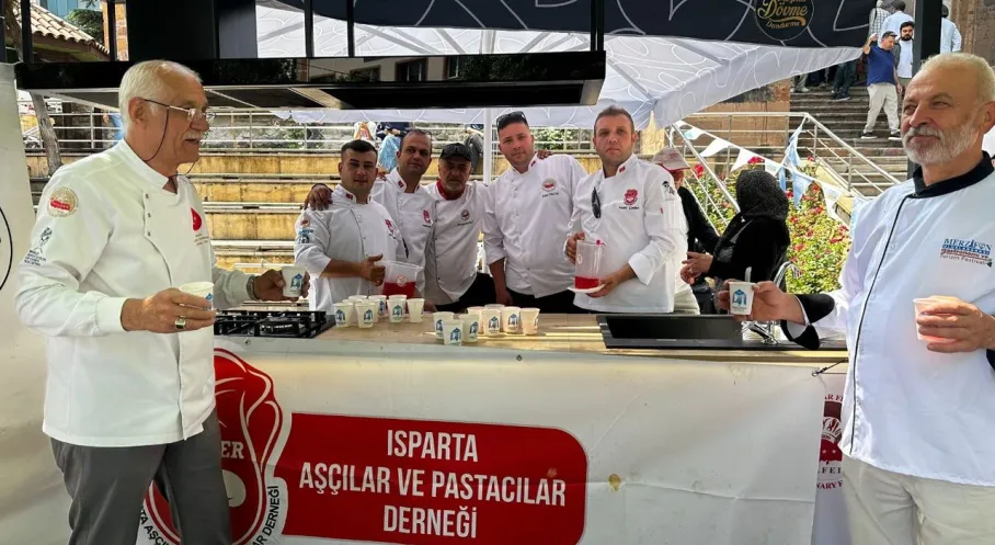 Amasya Merzifon'dan Isparta Esintisi: Uluslararası Festivalde Gül Şerbeti Rüzgarı!