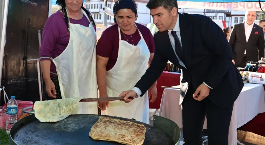 Amasya Mutfağı Şenlendi! Vali Bakan'dan Yöresel Lezzetlere Tam Destek