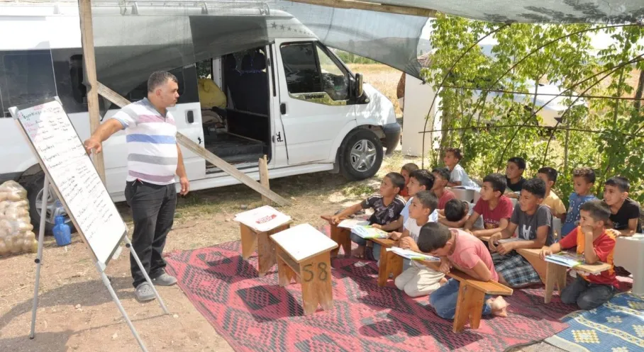 Amasya'da Hasat Zamanı Kuran Sevgisi: Mevsimlik İşçi Çocukları İçin 'Çadır Yaz Kur'an Kursu' Açıldı!