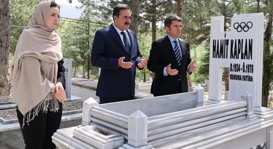 Amasya'dan Şampiyon Güreşçi Hamit Kaplan'a Vefa Ziyareti: Mezar Başında Anıldı!