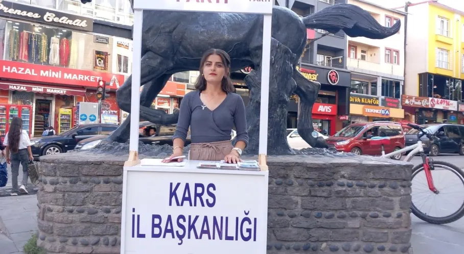 Anahtar Partisi'nden Kars'ta Gençlik Atağı: Bilgilendirme Standı Kuruldu!