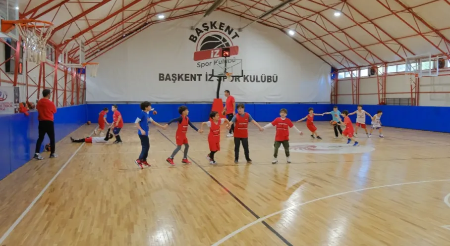Ankara Basketbolunun Parlayan Yıldızı: Başkent İz Spor Kulübü Altyapıya Yatırım Yapıyor!