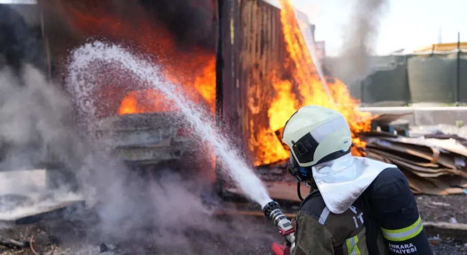 Ankara İtfaiyesi 2025 Raporu Şoke Etti: Başkent'te Her 16 Dakikada Bir Olaya Müdahale!