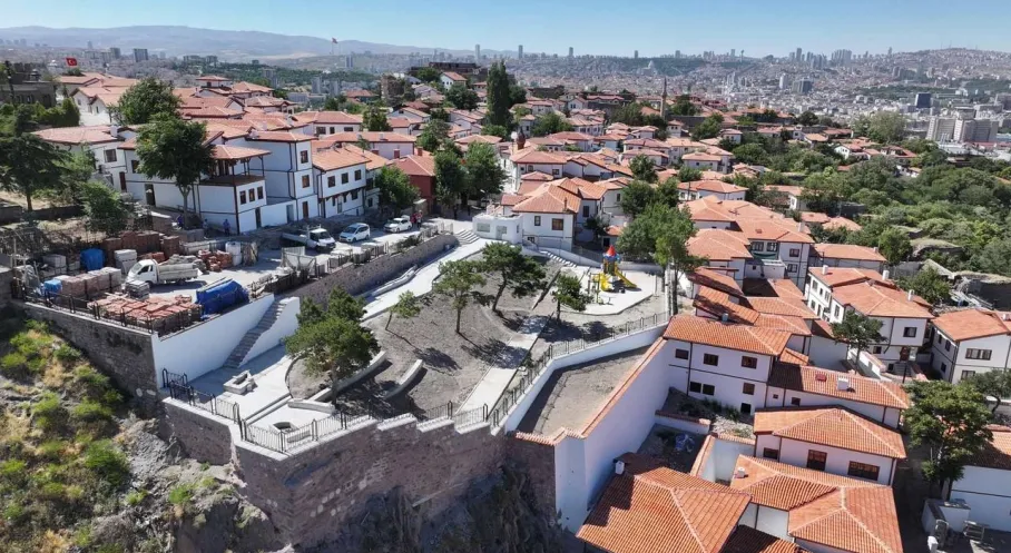 Ankara Kalesi'nde Tarihi Diriliş: Restore Edilen Yapılarla Başkent Yeniden Canlanıyor!