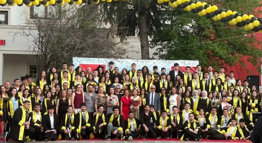 Ankara Lisesi'nde Mezuniyet Coşkusu: 101. Dönem Gururla Uğurlandı!