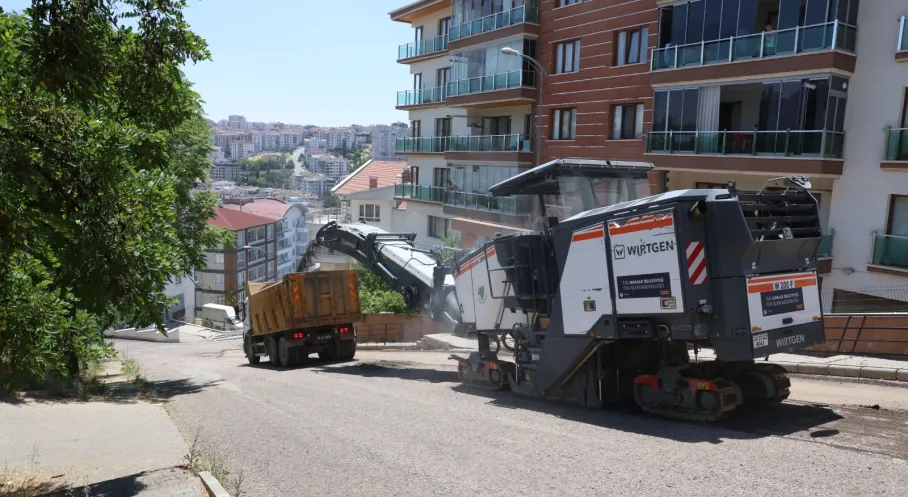 Ankara Mamak'ta Yol Çalışmaları Aralıksız Devam Ediyor