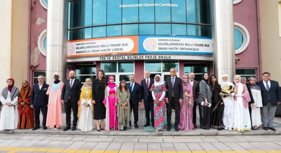 Ankara'da 46 Ülkeden Gençlerin Mezuniyet Coşkusu: İnsanlığın Umudu Bir Arada!