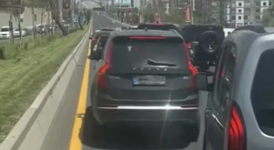 Ankara'da Ambulansa Yol Vermeyen Düğün Konvoyuna Ceza Şoku! Plakalar Tek Tek Tespit Edildi