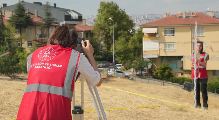 Ankara’da Frig Tarihine Işık Tutacak BT10 Tümülüsü Kazıya Açıldı